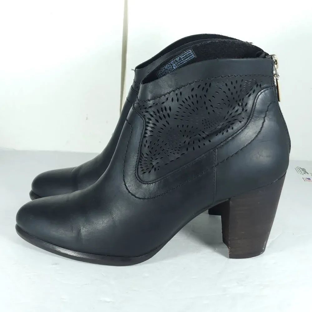 UGG Women's Charlotte US8,5 Black Leather Perforated Heeled Ankle Booties Boots - Picture 2 of 16
